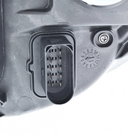 HELLA Halogen-Headlight - right - for e.g. Mercedes-Benz Sprinter 3-T Chassis (903) 1EH247005-021