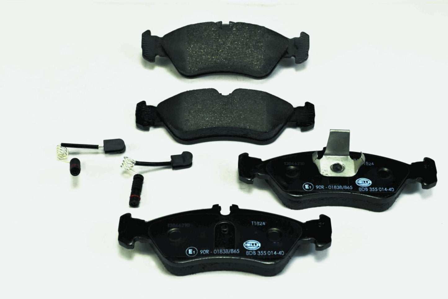 HELLA Brake pad set - T1824 - for e.g. DODGE / FREIGHTLINER / MERCEDES-BENZ /VW 8DB355014-401